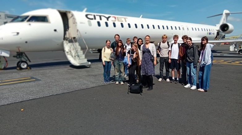 German Exchange students departing the plane